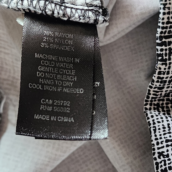 Carolina Belle stretchy black/white pull up cropped pants/capris,size 20W - Picture 5 of 7